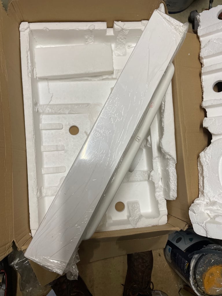 Wash hand basin, 600 mm, brand-new