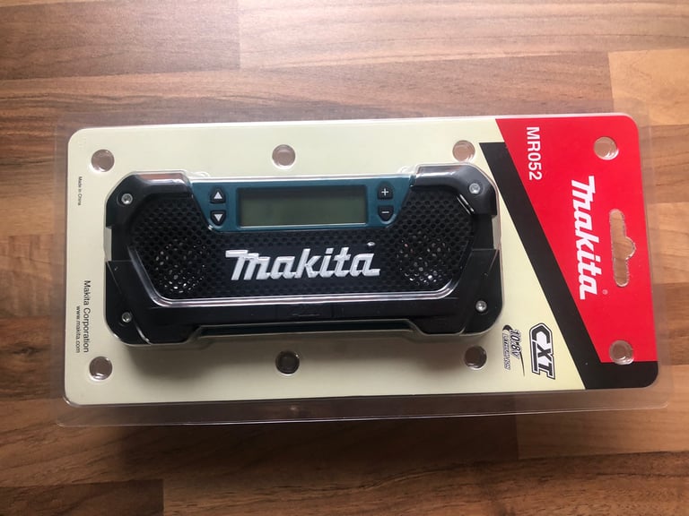 Radio Makita MR052 