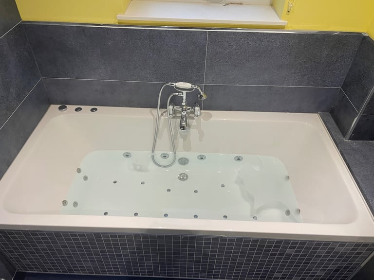 image for Whirlpool jet bath - hot tub jacuzzi - immaculate 