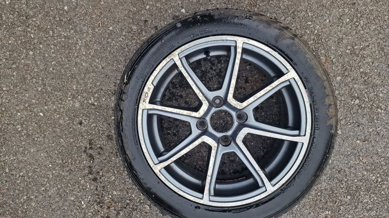 Set of four fox alloy wheels 