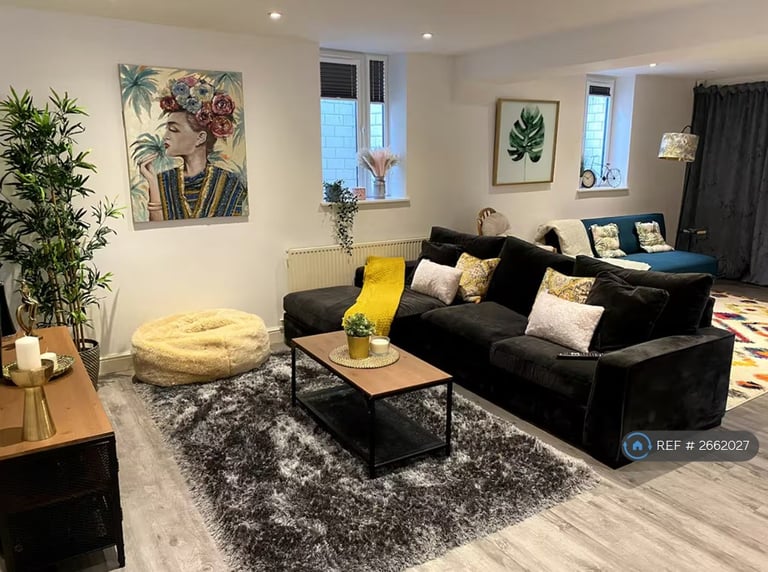 image for 1 bedroom flat in Leeds Road, Bramhope, Leeds, LS16 (1 bed) (#2662027)