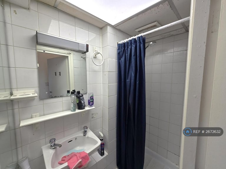 1 bedroom flat in Baldry Gardens, London, SW16 (1 bed) (#2673632)