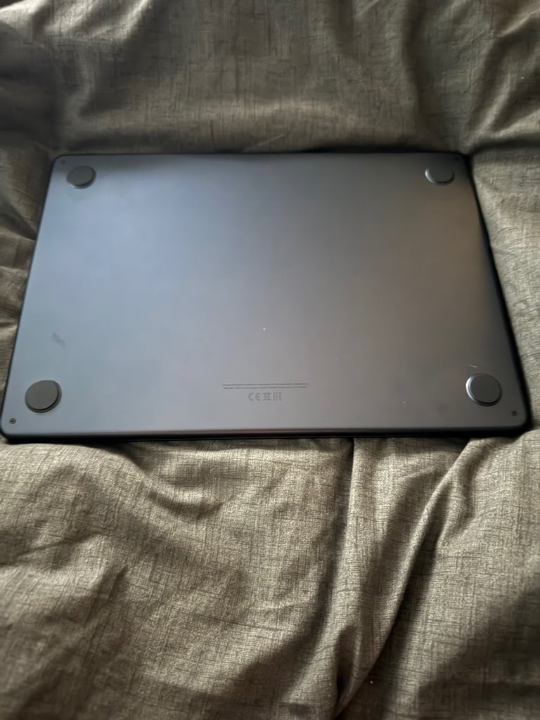 MacBook Air M3 chip  2024