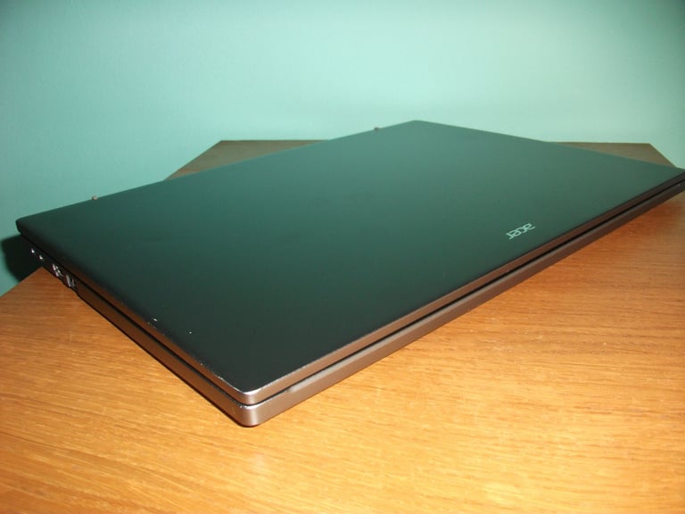 Acer Swift Go 16 OLED 16 GB RAM/512 GB NVMe/i5-13th Gen/Intel Iris Xe Graphics