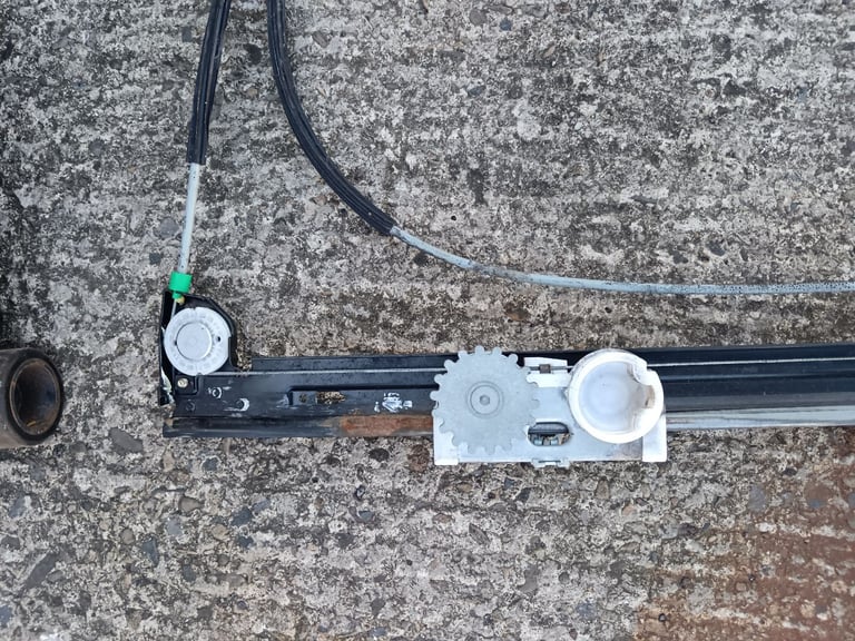 Mini R50 drivers side window motor and mechanism, good working condition 