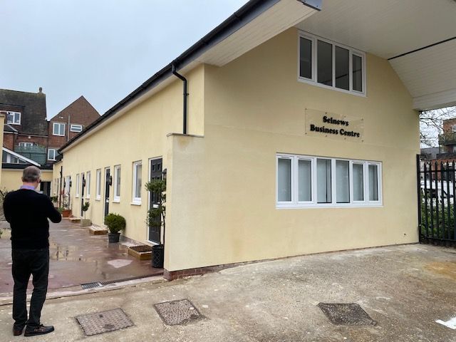 Offices studios to rent in  Farnborough