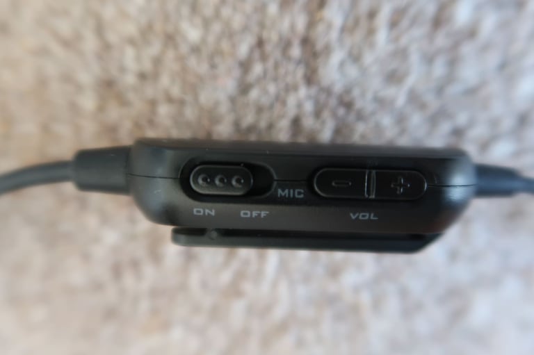 Creative HS-720 Wired Computer / Laptop Headphones with Noise Cancelling Mic