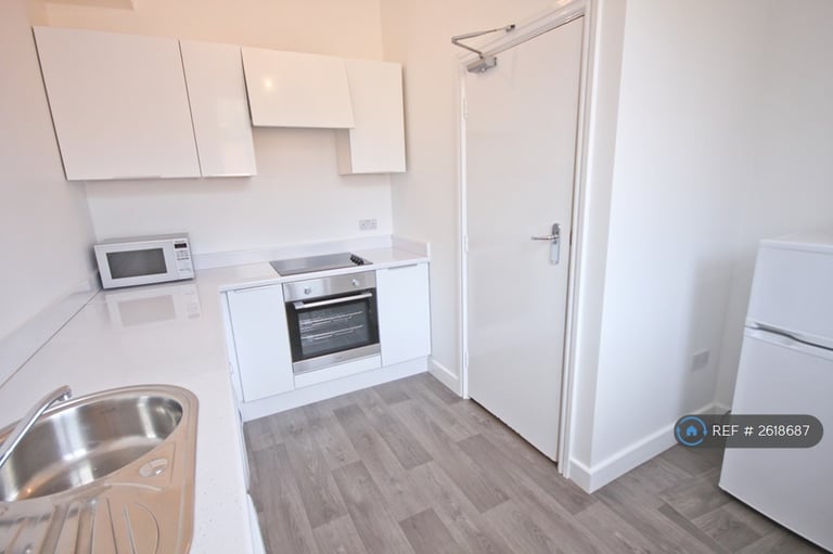 3 bedroom flat in Elm Av, Nottingham, NG3 (3 bed) (#2618687)