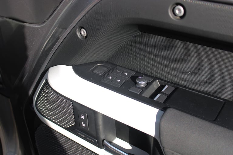 2021 Land Rover Defender 110 3.0 D250 MHEV SE Hard Top SUV Auto 4WD MWB Euro 6 (s/s) 5dr PANEL VA...