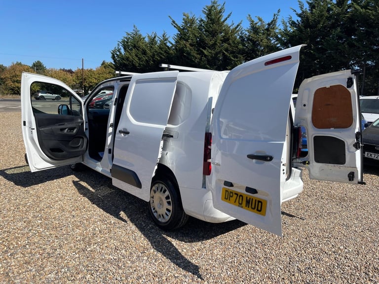 2020 Vauxhall Combo 1.5 Turbo D 2300 Sportive L2 H1 Euro 6 4dr PANEL VAN Diesel Manual