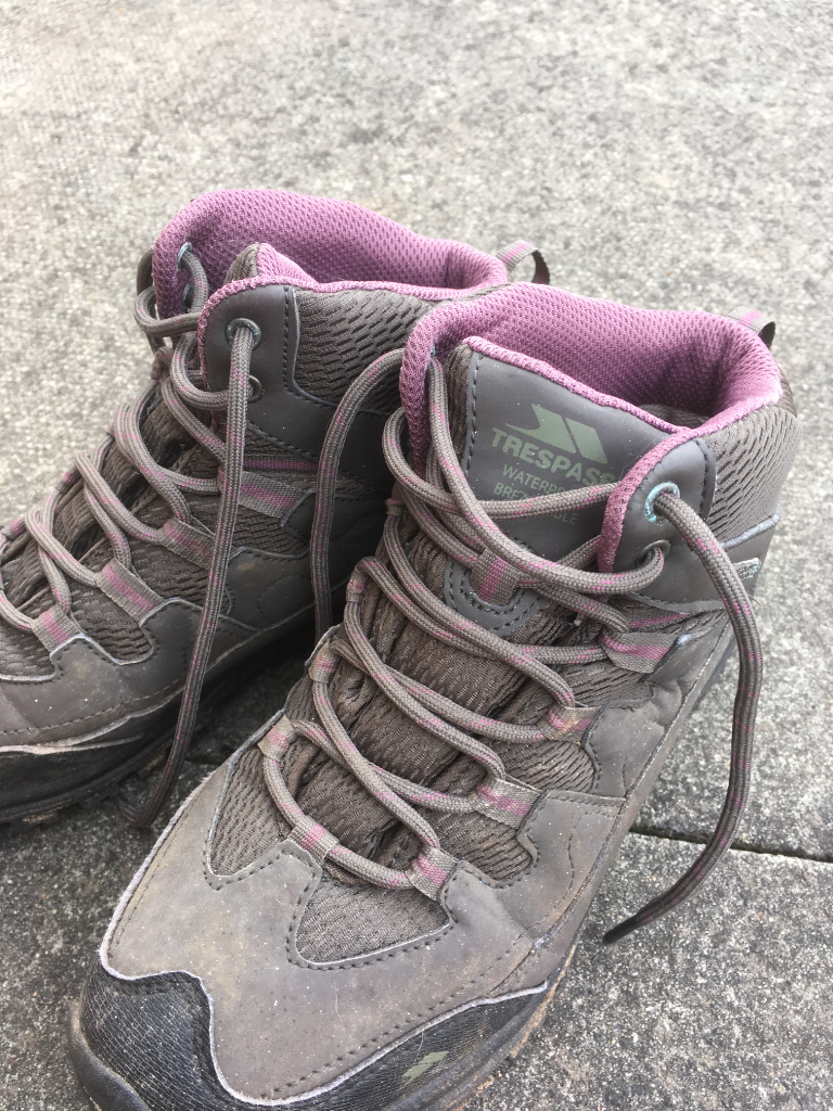 Walking boots sales size 6