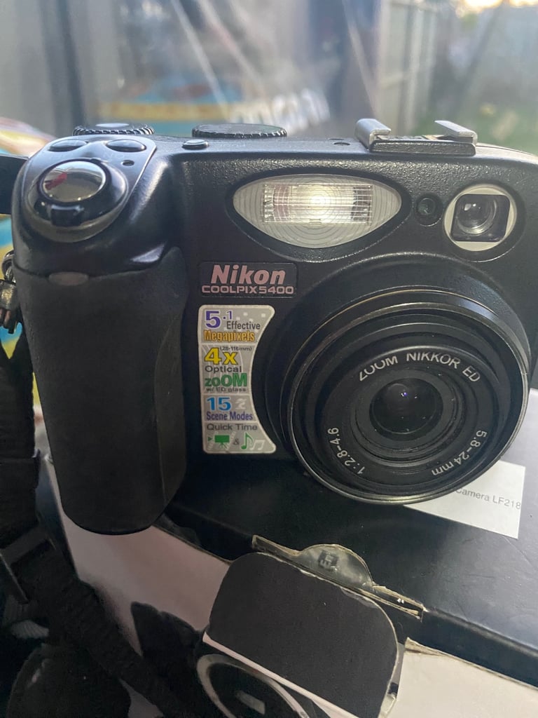 Vintage 2003 Nikon Coolpix E5400 Prosumer Digital Camera 5.0MP