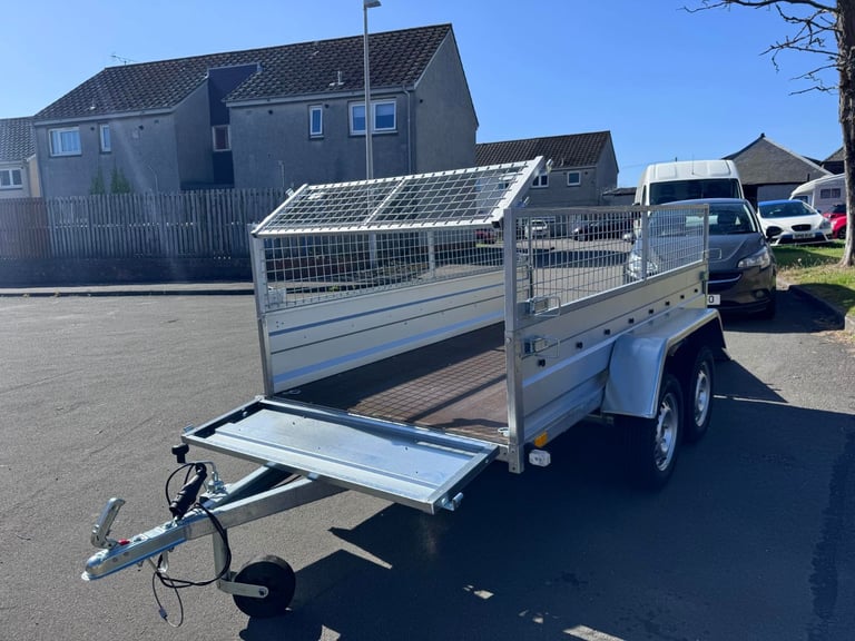 BRAND NEW 8,7ft X 4,2ft TWIN AXLE NIEWIADOW TRAILER WITH 40CM MESH AND A RAMP 750KG