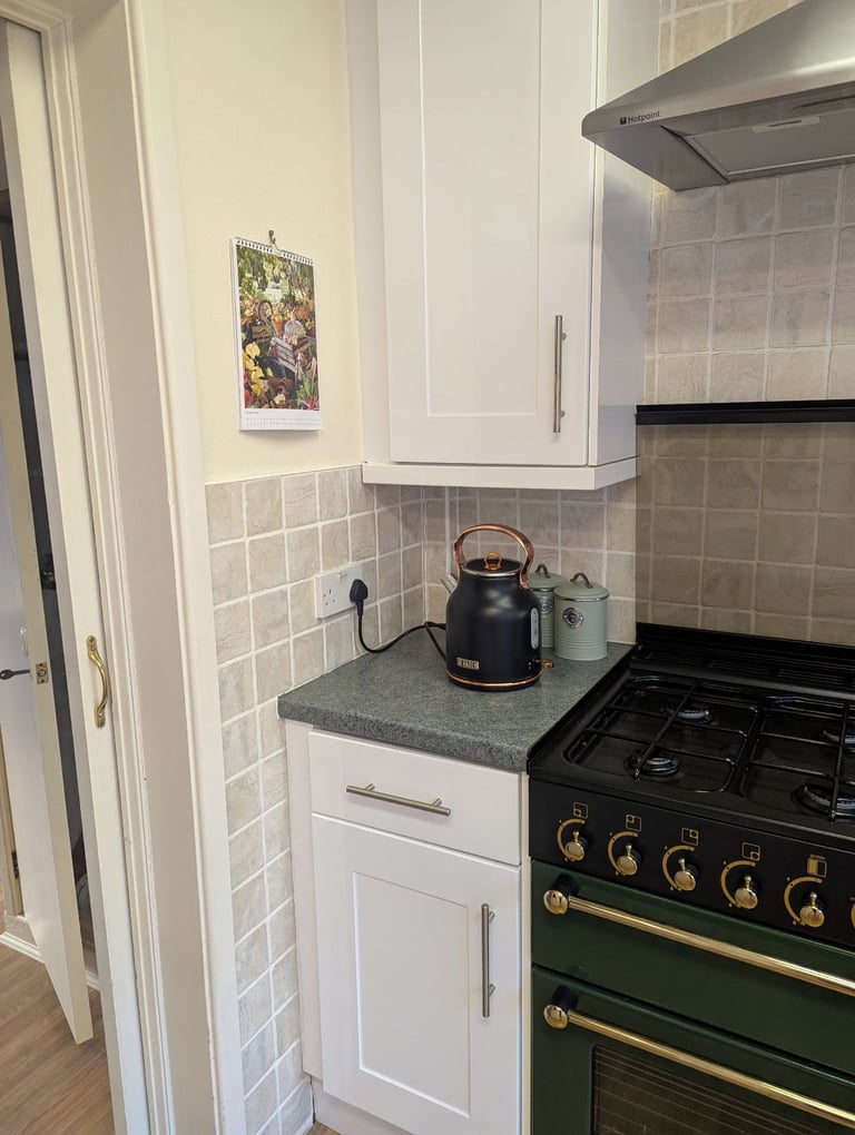 Second hand kitchen in-situ