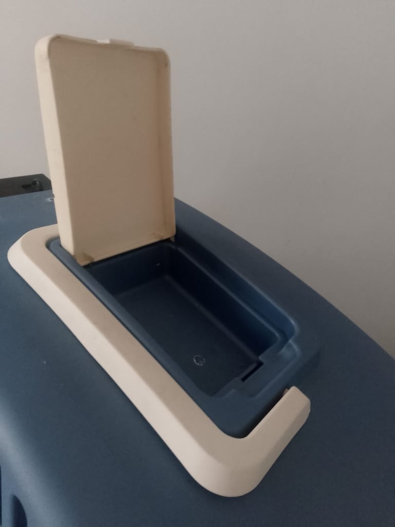 Cat travel carrier with storage 