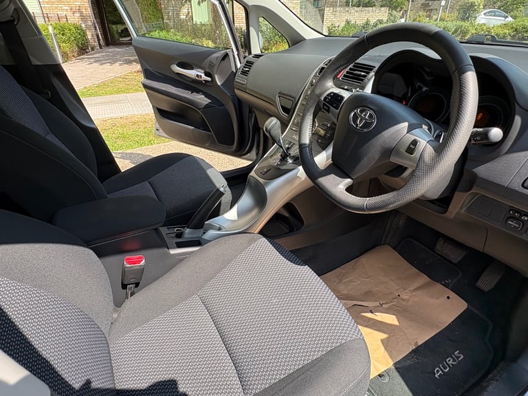 2010 facelift toyota Auris 1.6 automatic, drives perfect, excellent condition inside out,F.S.H 