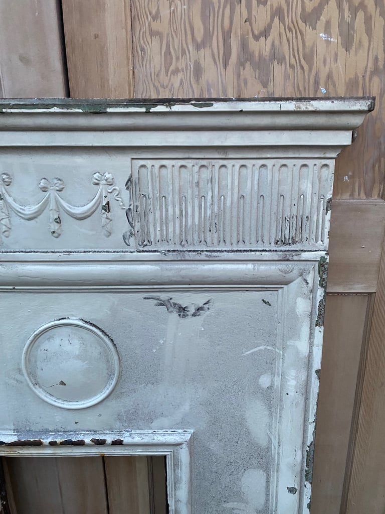 Large Victorian / Edwardian cast iron fireplace 
