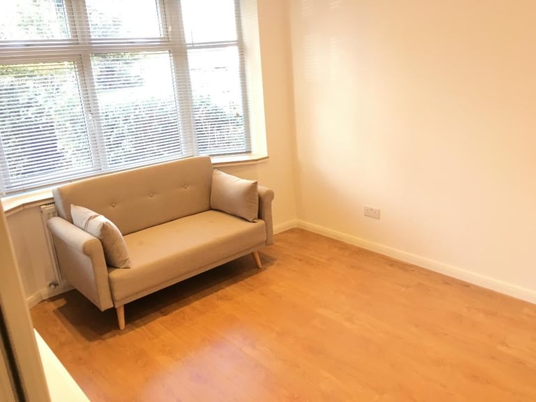 Includes Bills New Studio Flat DBedRoom Shower Separate Kitchen Garden NearTubeBusShopsGreen Space 