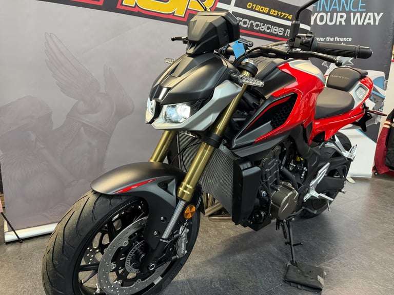 QJ MOTOR SRK800 2026 SUPER NAKED BRAND NEW MODEL TOP SPEC RED OR BLACK  £6699