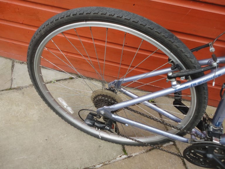 Apollo CX10 S hybrid city bike, 18 inch lightweight frame, 28 inch wheels, 21 gears, working order
