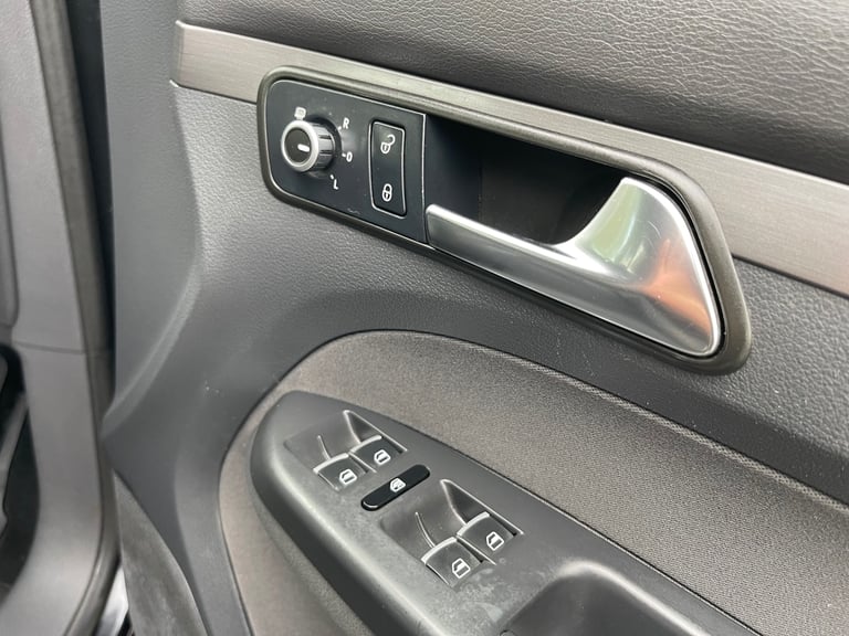 2011 Volkswagen Touran 1.6 TDI 105 SE 5dr DSG MPV Diesel Automatic