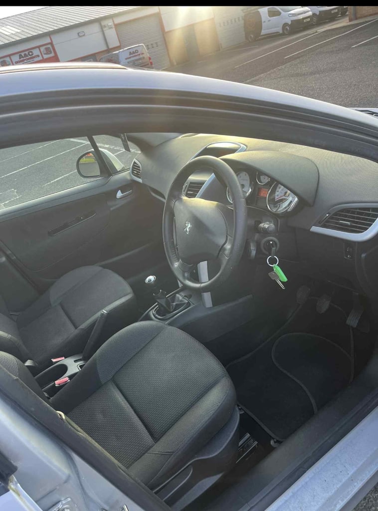 Peugeot, 207, Hatchback, 2012, Manual, 1398 (cc), 5 doors