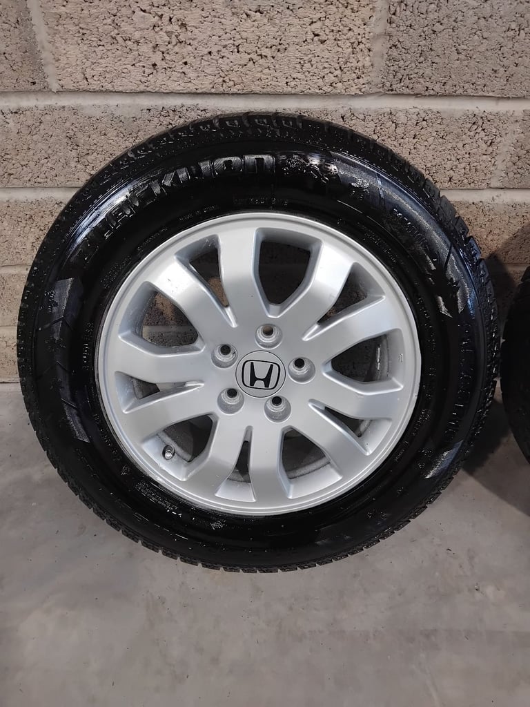Genuine Honda CRV 16" Alloys with mud and snow tyres.