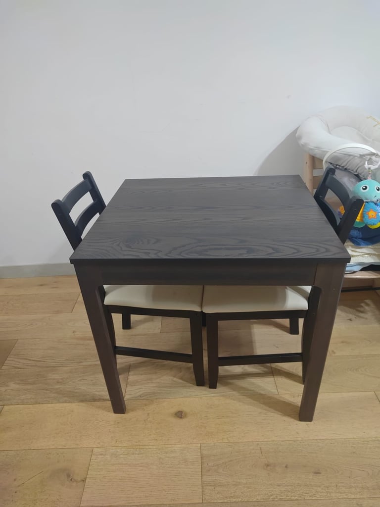 Ikea extendable table + 4 chair 