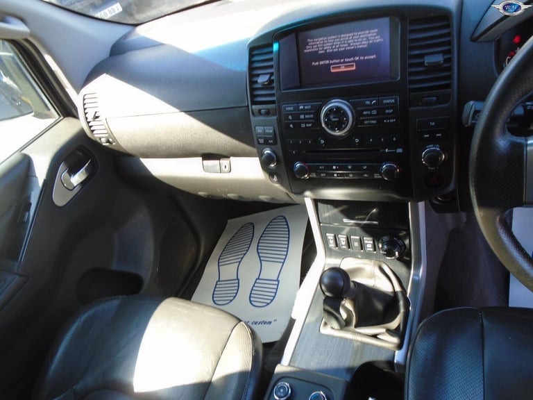 NISSAN PATHFINDER 2.5 dCi Tekna Black Manual Diesel 2011