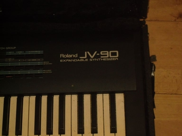 Roland jv90 expandable synth,  keyboard and flight caase