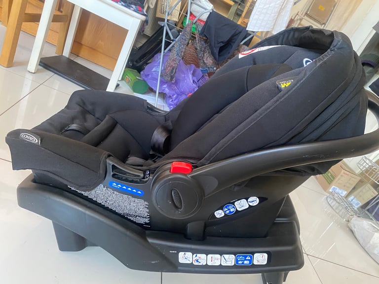 Baby car seat and baby carrier 