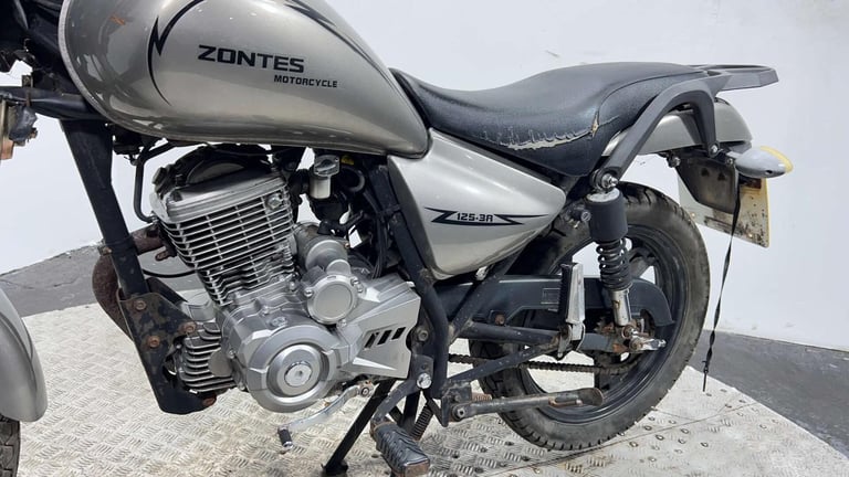 Zontes ZT 2012 20K RUNNING PROJECT BIKE SPARE OR REPAIR 125CC COMMUTER