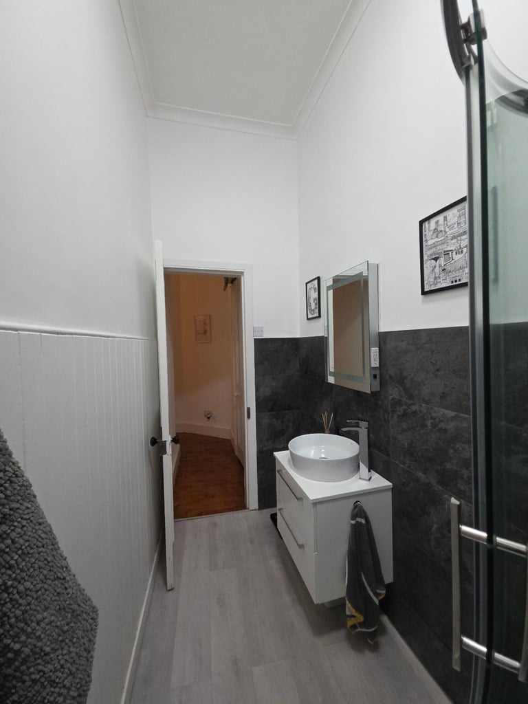 2 Bedroom Glasgow West End Flat (short let)