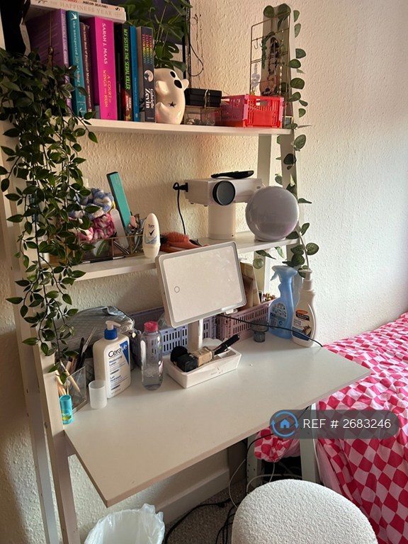 1 bedroom flat in Parkfield Road, Aigburth, Liverpool, L17 (1 bed) (#2683246)