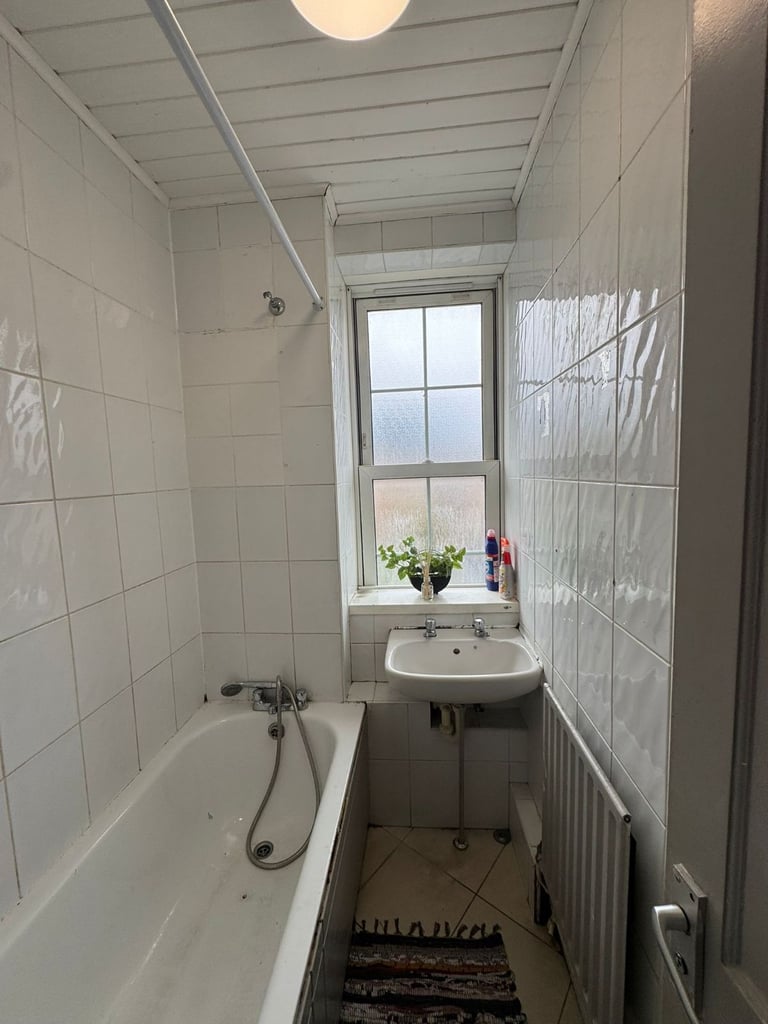 DOUBLE ROOM AVAILABLE NOW Chicksand Street, E1  –walking  minutes from station