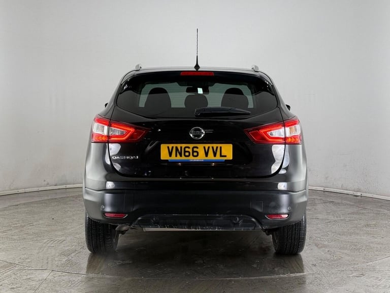 2016 Nissan Qashqai 1.2 DiG-T N-Connecta 5dr HATCHBACK PETROL Manual