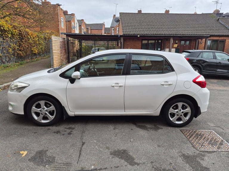 Toyota, AURIS, Hatchback, 2010, Manual, 1598 (cc), 5 doors