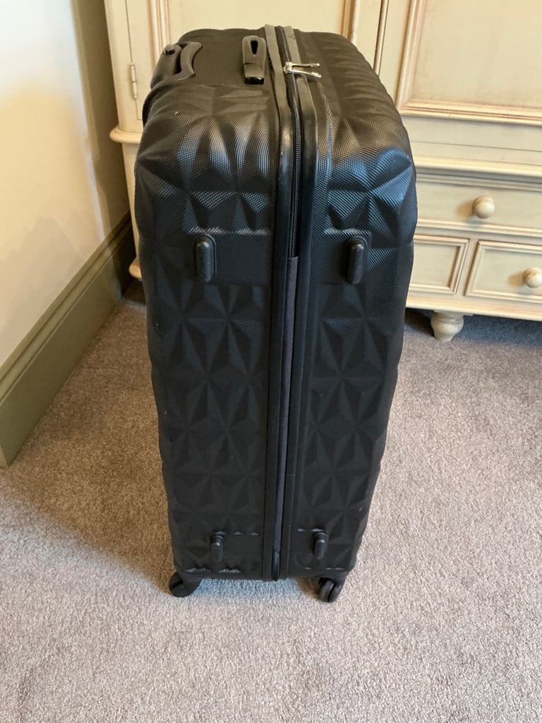 Extra large hard shell suitcase 