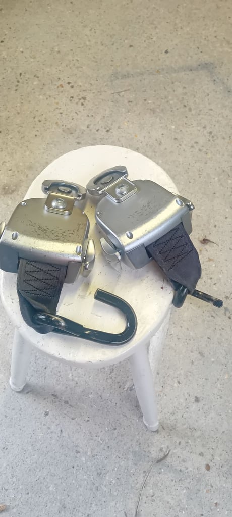 WAV parts, Q'Straint