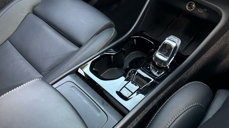 2025 Volvo XC40 Ultra, B4 Mild hybrid, Petrol, Dark Estate Petrol Automatic