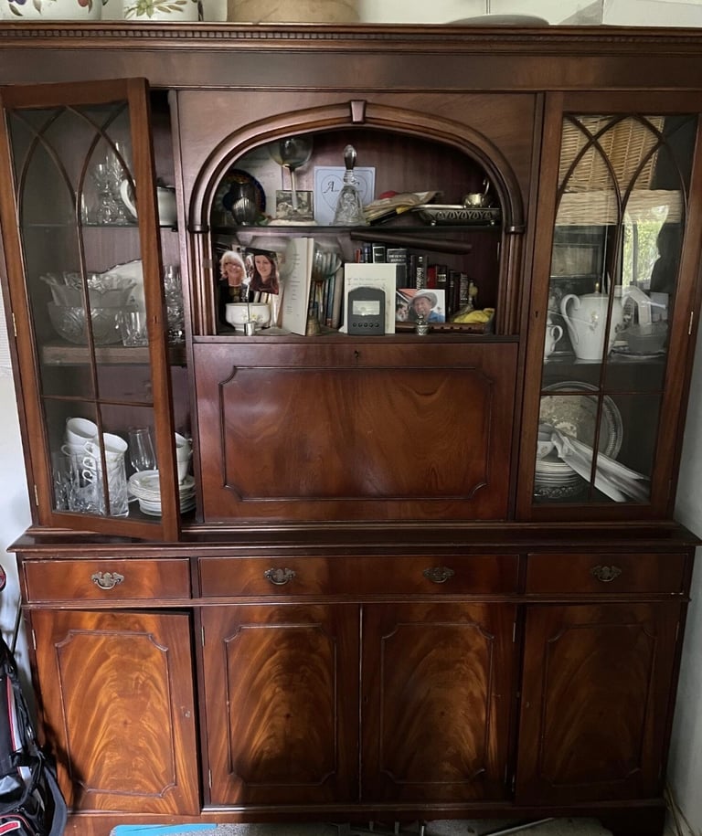image for Beautiful Mahogany wooden Dresser