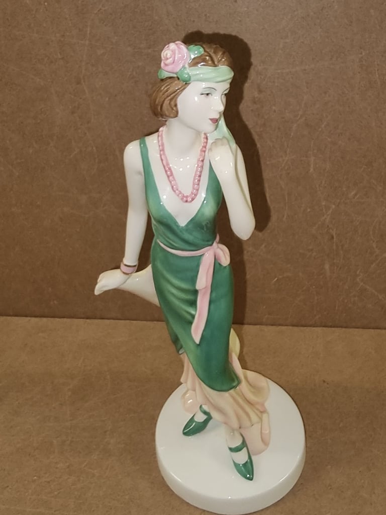 Royal Doulton Pritty Ladies Figurine Julia - HN4868