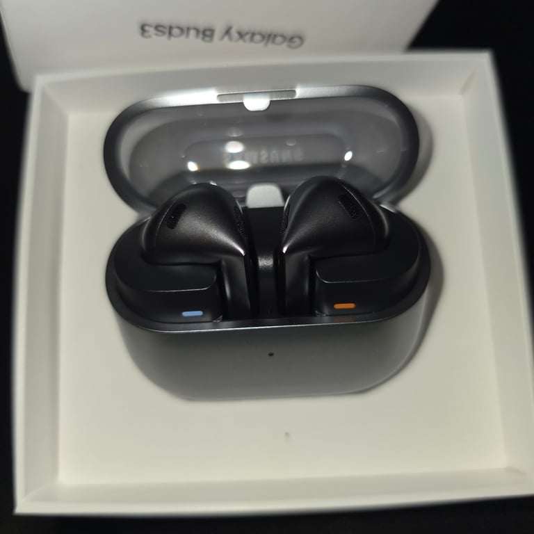 Galaxy buds 3 new in box never used 