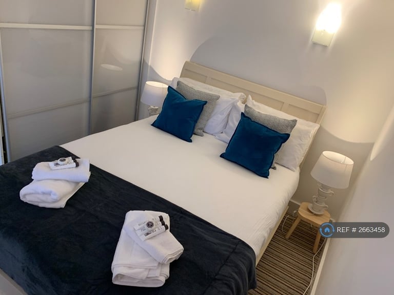 Studio flat in Ridings House, Windsor, SL4 (#2663458)