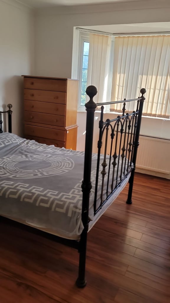 Seperate and Spacious 2 Bed Flat available for Rent in - UB2 5RS