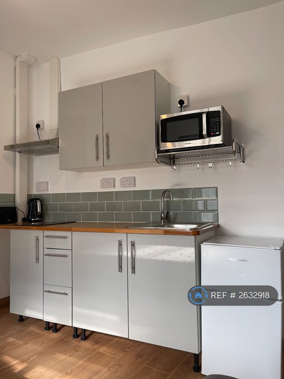 Studio flat in Grafton Road, London, NW5 (#2632918)