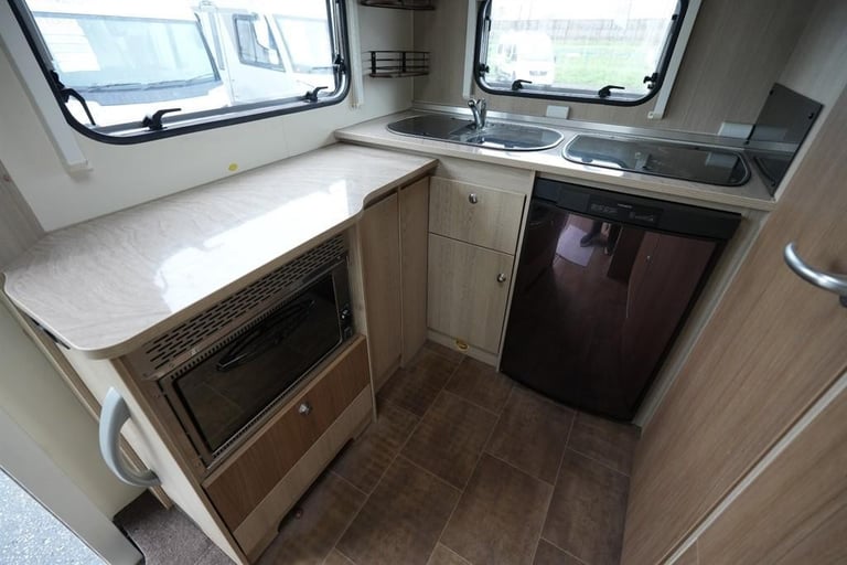 Burstner Ixeo Time it 585 FIAT 4 BERTH 4 TRAVEL SEAT MOTORHOME