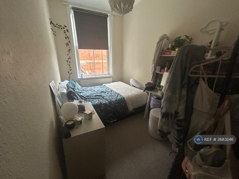1 bedroom flat in Parkfield Road, Aigburth, Liverpool, L17 (1 bed) (#2683246)