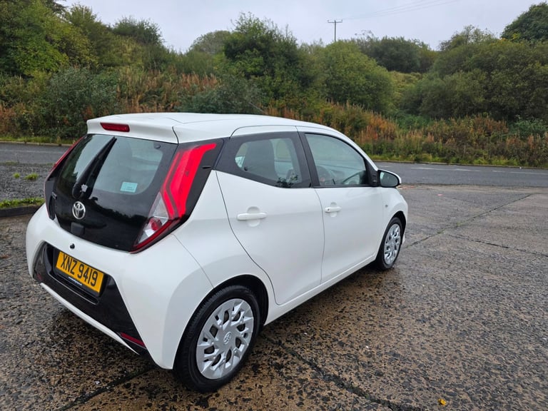 2018 toyota aygo x-play 1 litre petrol 