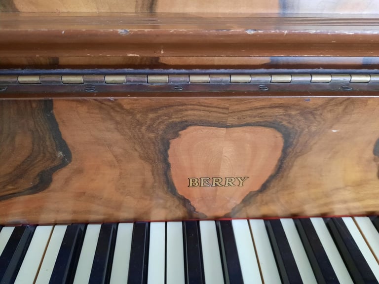Piano, Berry, 6 octaves